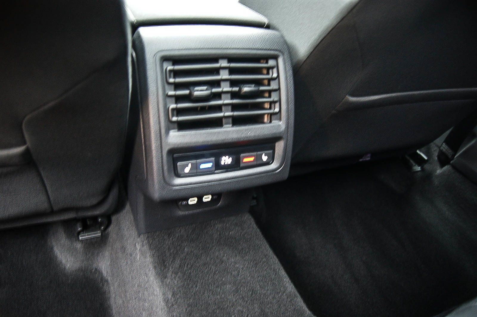 Fahrzeugabbildung Volkswagen Golf VIII Var 20TDI DSG LIFE STDHG ANHZV PANO IQ