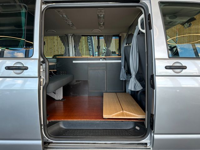 Volkswagen T5 *CAMPER*KÜCHE*BETT(aufklappbar)*ESSTISCH*AHK*