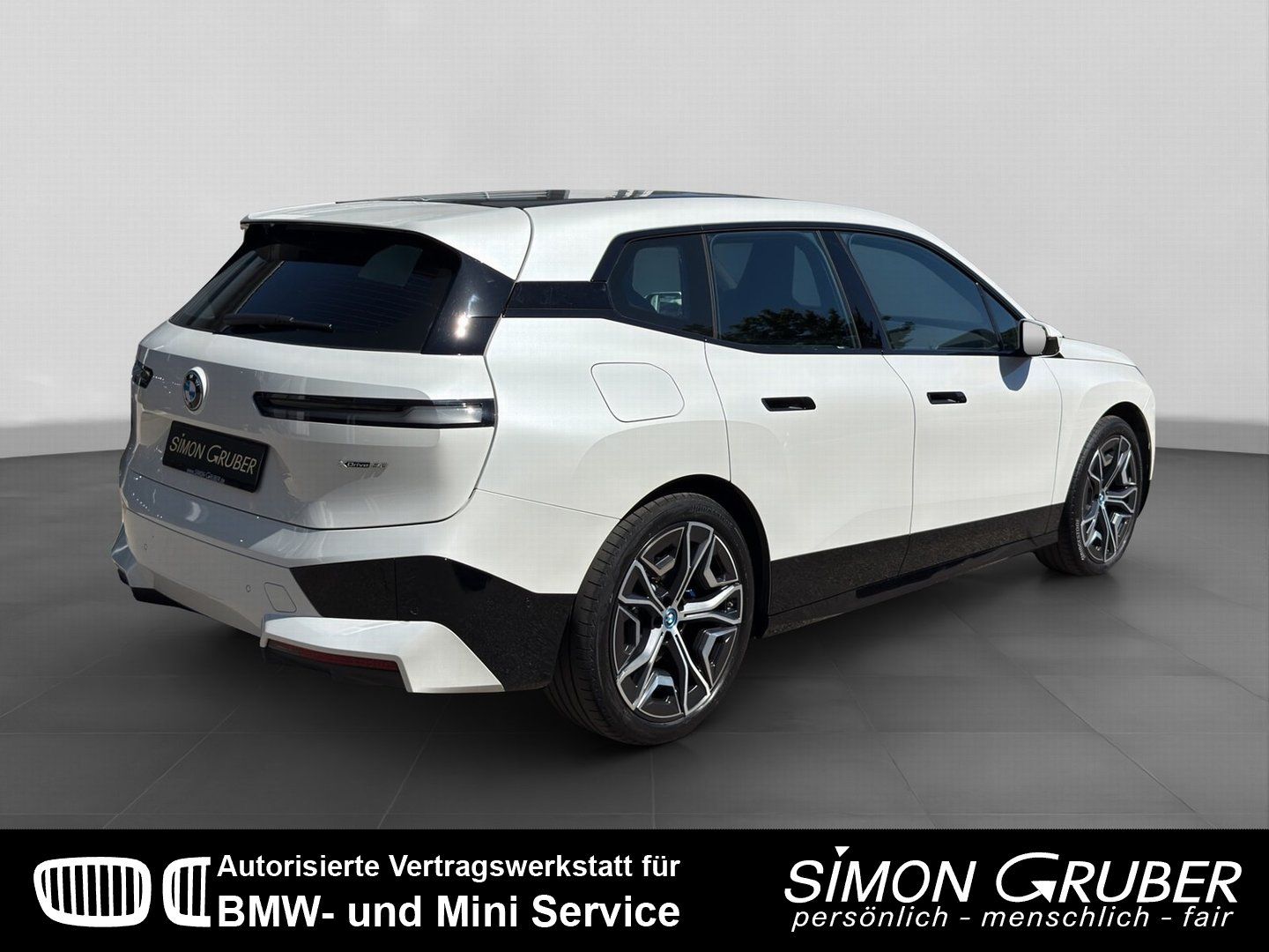 Fahrzeugabbildung BMW iX xDrive50 Sport PanoSky H&K HUD Laser AHK