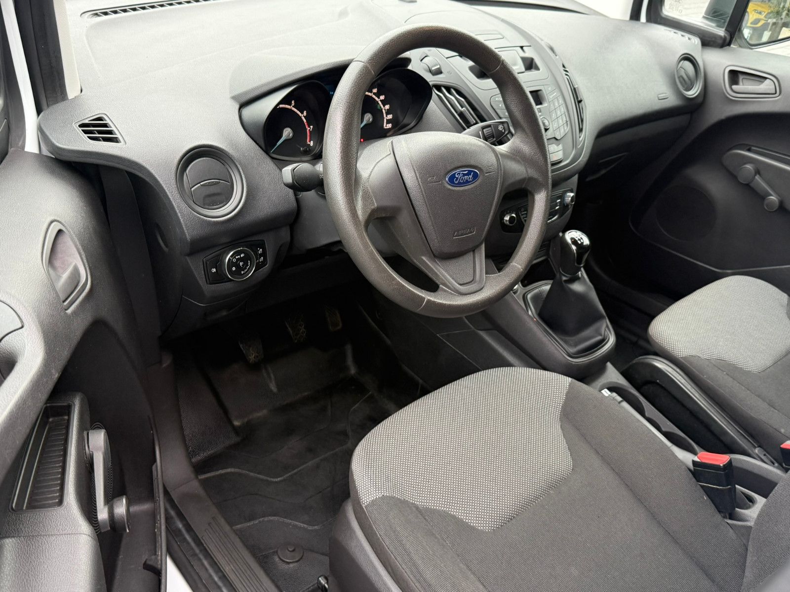 Fahrzeugabbildung Ford Transit Courier Basis AHK ZV SERVO FLÜGELTÜREN