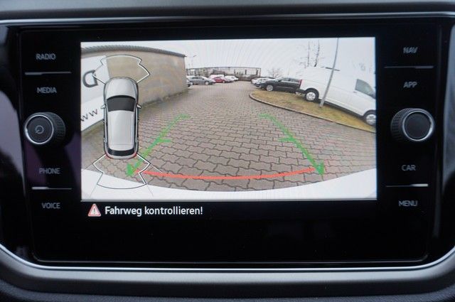 Fahrzeugabbildung Volkswagen T-Roc TSI Style LED AHK Navi ACC RFK SH LM