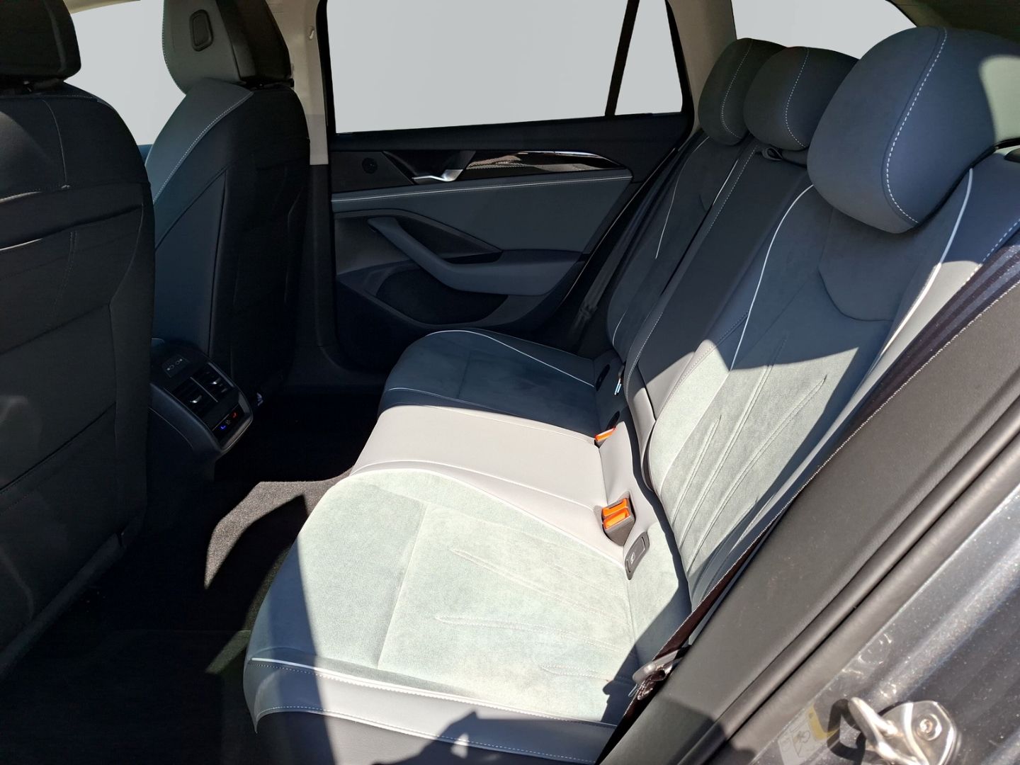 Passat Variant 2.0 TDI Business *KEYLESS*SHZ*