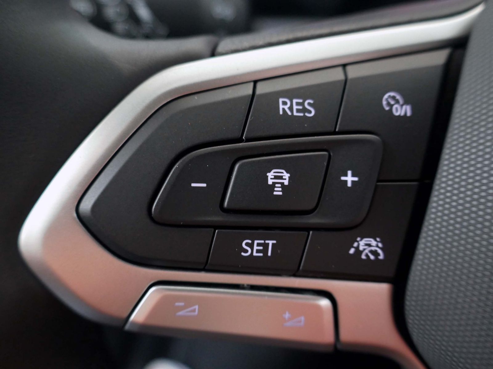 Fahrzeugabbildung Volkswagen T-Cross R-Line 1.0 TSI | LED RFK ACC Navi