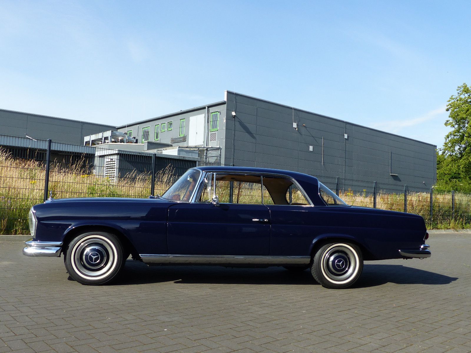Fahrzeugabbildung Mercedes-Benz 250 SE Coupe W 111