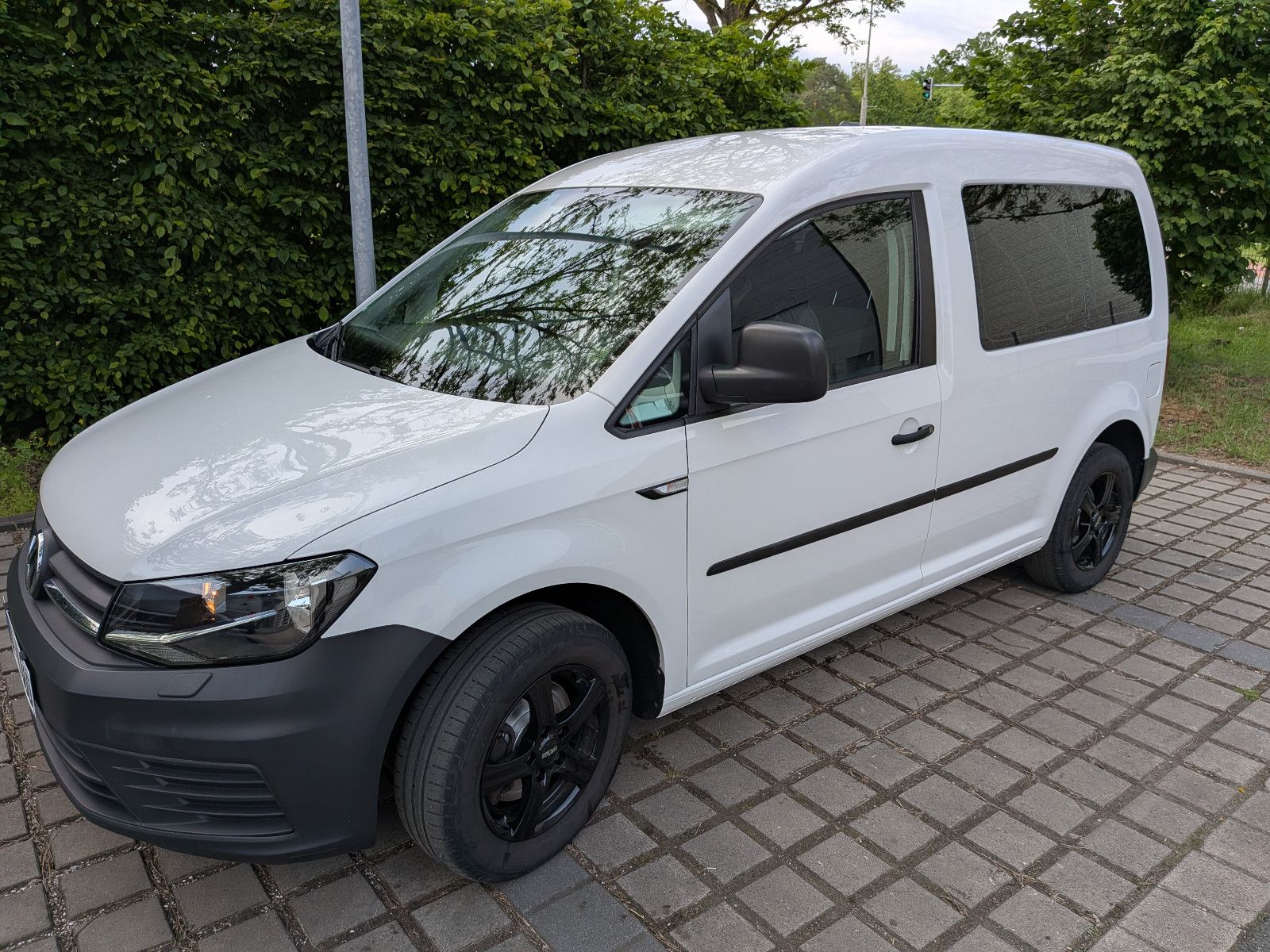 VW Caddy 1,2TSI 62kW BMT Trendline 5-Sitzer Tre...