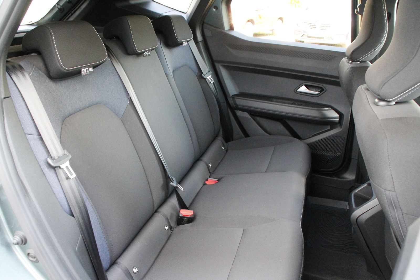 Fahrzeugabbildung Dacia Duster Journey hybrid 140