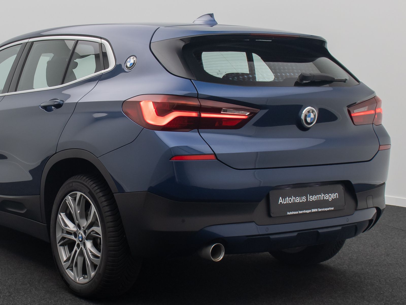 Fahrzeugabbildung BMW X2 sD18i GeschwindigReg DAB ParkAs Sportsitz 18"