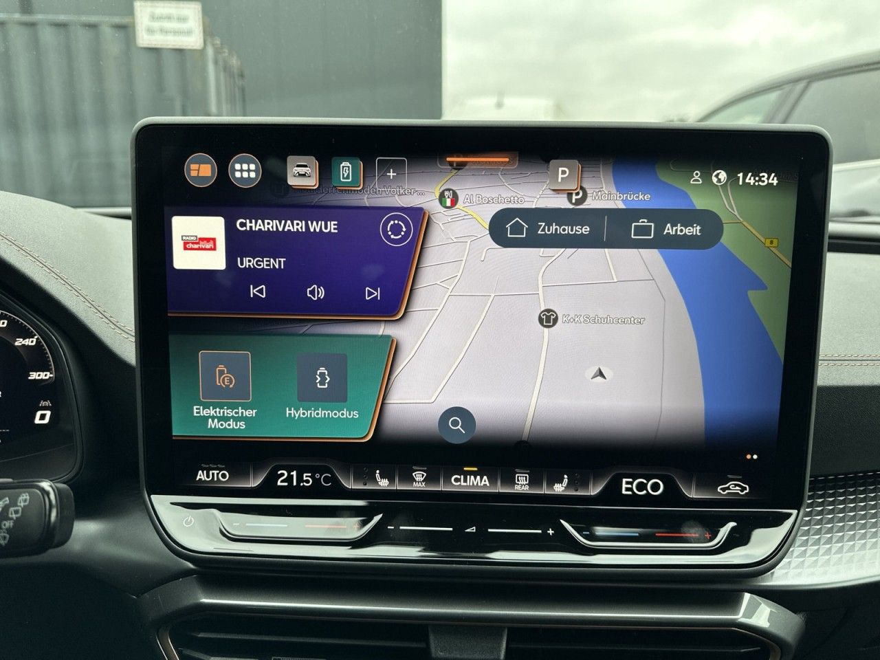 Fahrzeugabbildung CUPRA Leon ST VZ Black Edition 1.5 e-HYBRID 272 PS DSG - mit KI generiert/bearbeitet