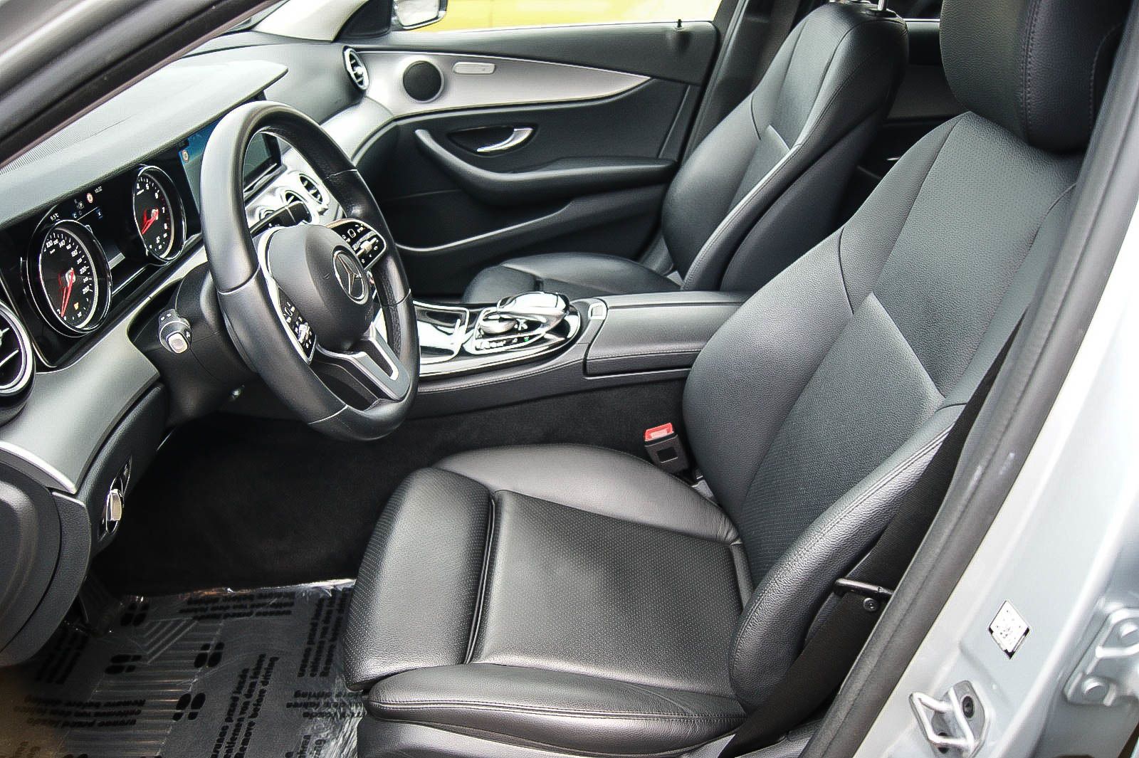 Fahrzeugabbildung Mercedes-Benz E 200 T-Modell 7-SITZER STANDHEIZUNG MULTI-BEAM