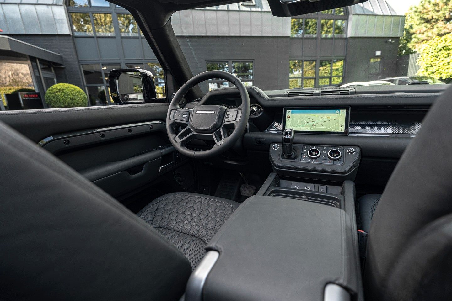 Land Rover Defender 90 P400 V6 URBAN Convertible  (1 of 1) imagem 3