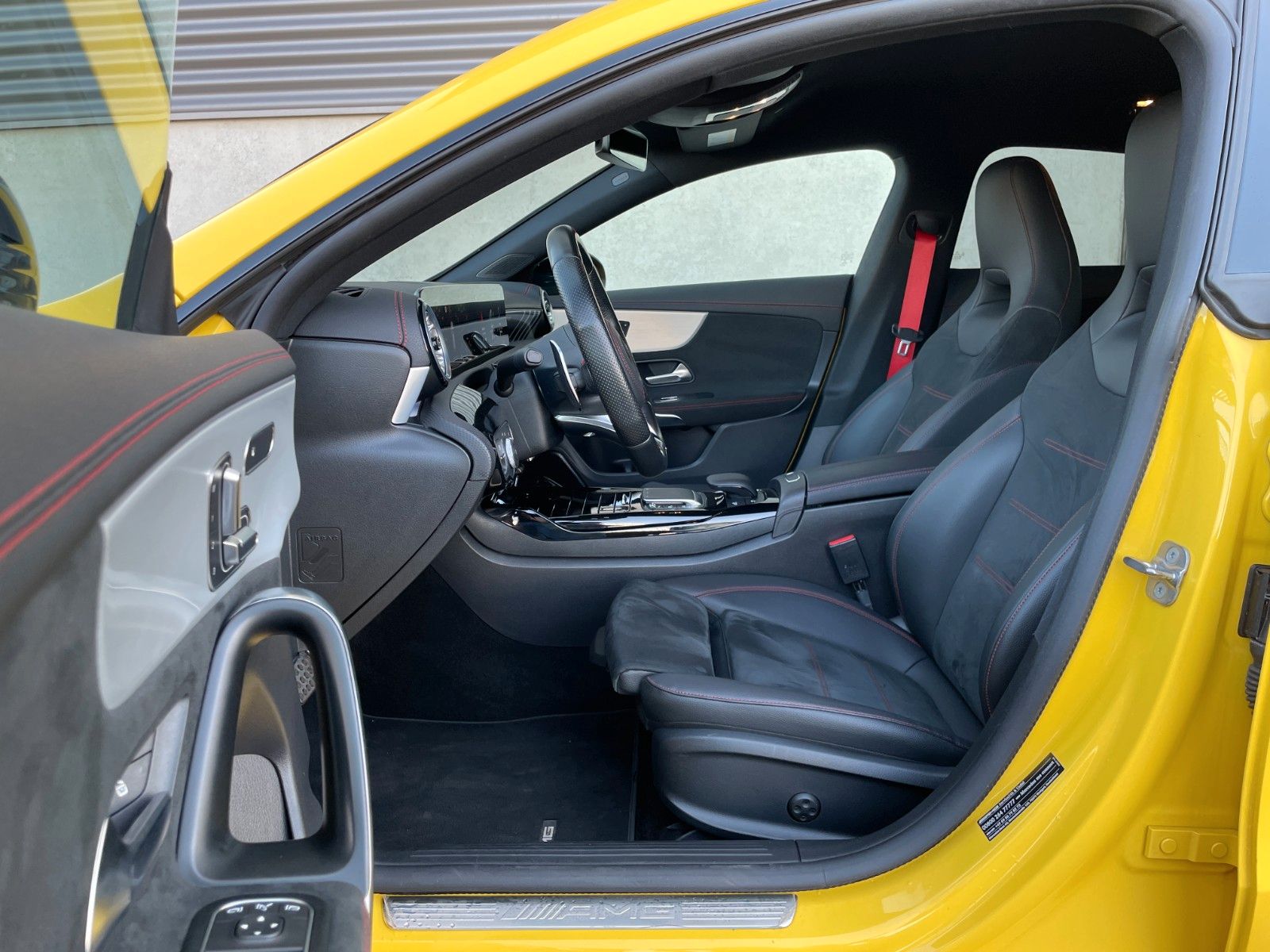 Fahrzeugabbildung Mercedes-Benz CLA 35 AMG 4M SB R-Kamera+Distr+Memory+Aero+MBea