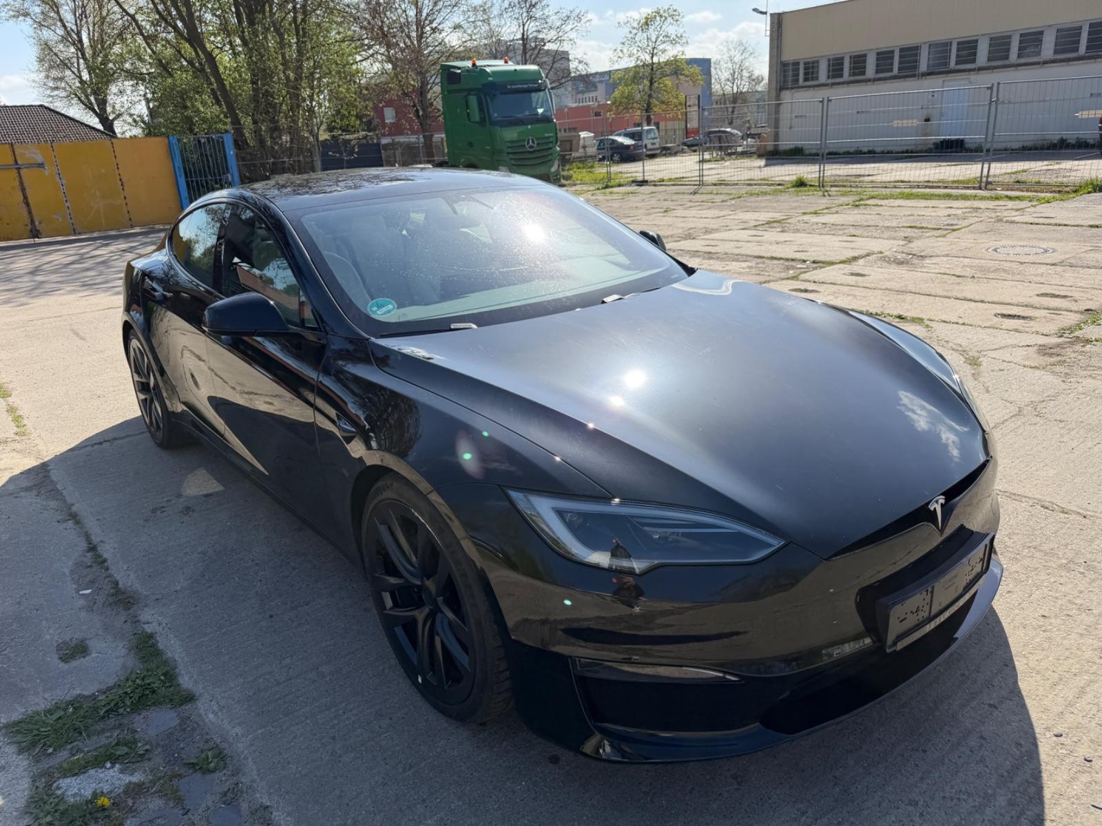 Tesla Model S Dual