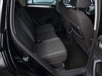 Volkswagen Tiguan - 11