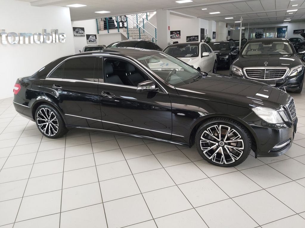 Mercedes-Benz E 300 CDI AVANTGARD LEDER TOTW KAMERA COMAND AHK