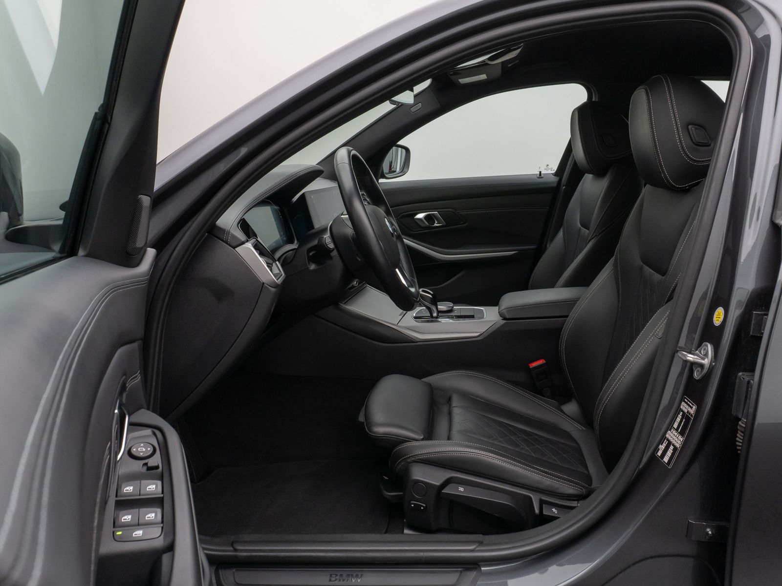 Fahrzeugabbildung BMW 320d DAB HiFi CockPitPro Lordos Alarm PDC Sport