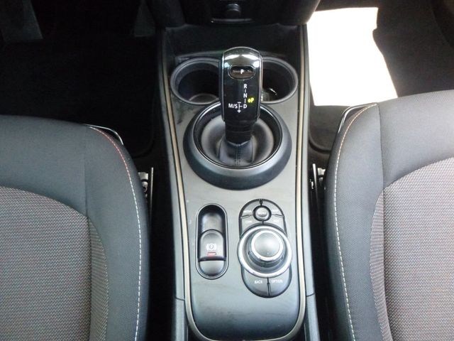 Fahrzeugabbildung MINI COOPER Countryman >AUT/KAM/NAVI/SHZ<