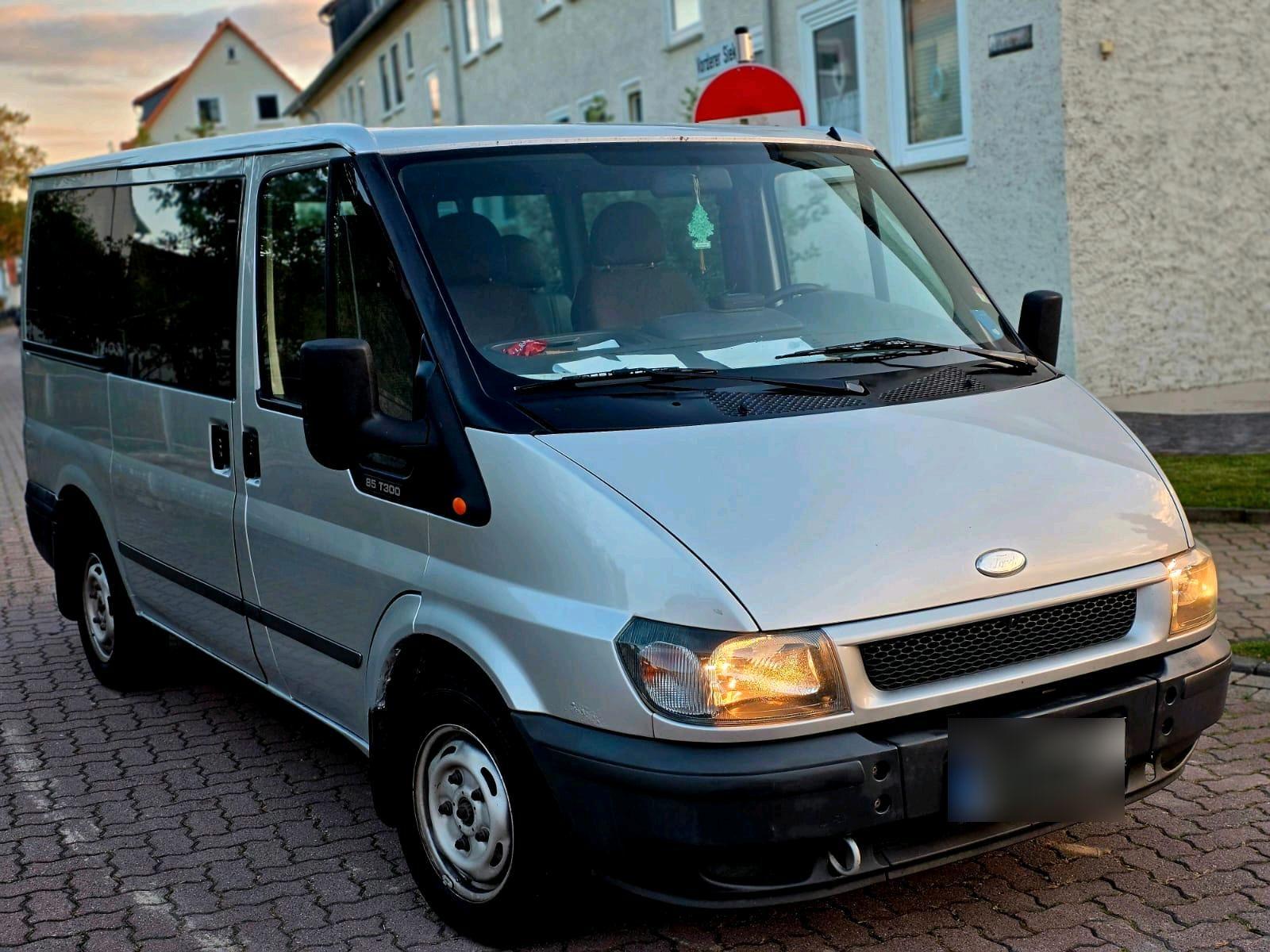 Ford Transit 2005 — rear view