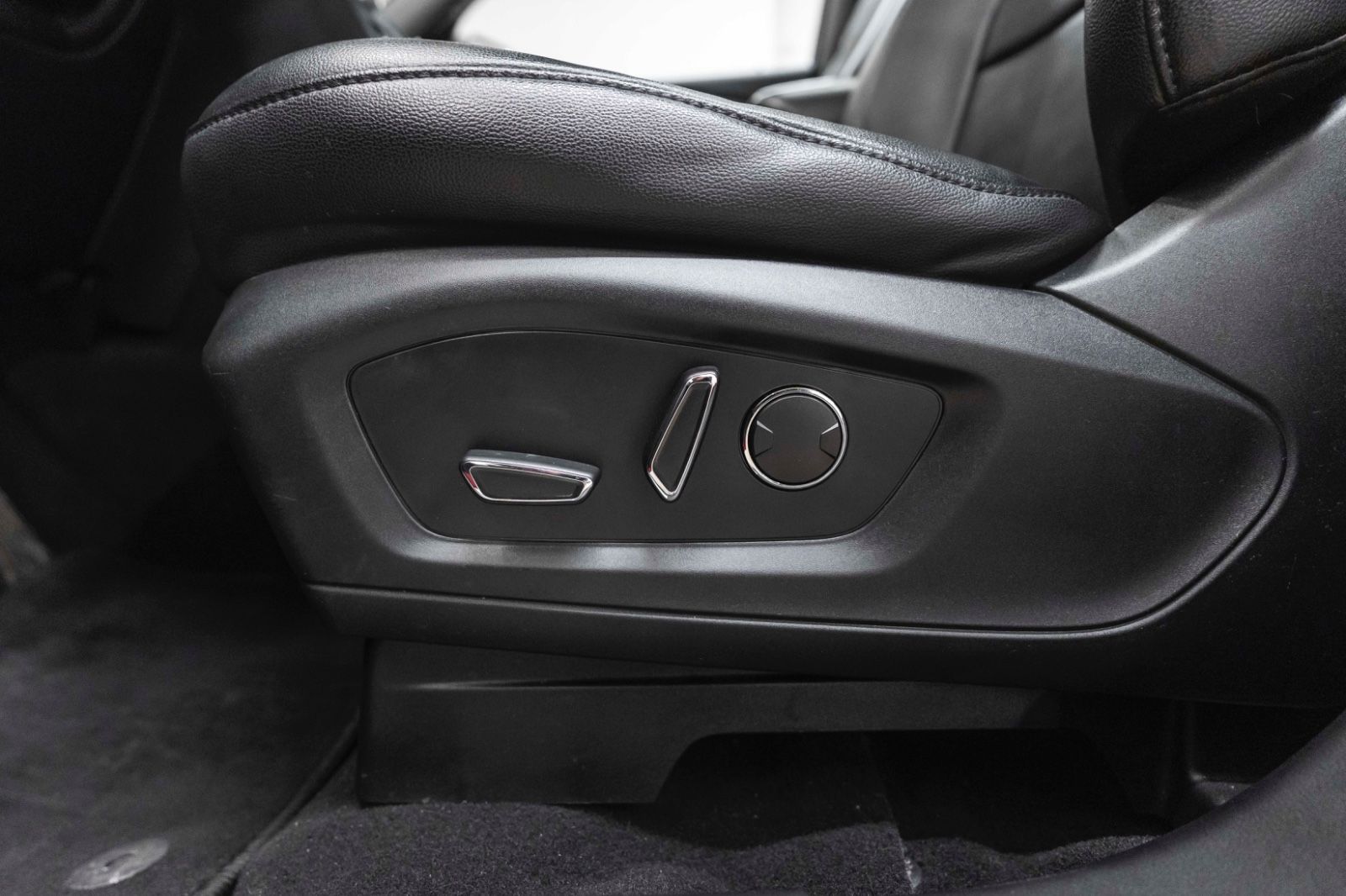 Fahrzeugabbildung Ford Explorer Hybrid Limited 3,3L ACC 360° LED B&O