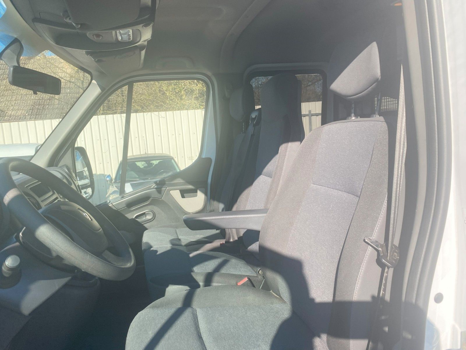 Fahrzeugabbildung Renault Master III PritscheDoka,AHK1Hd,Laubschutzugitter