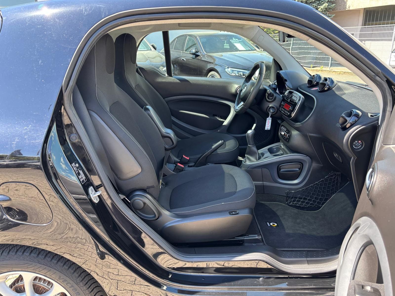 Fahrzeugabbildung Smart fortwo coupe passion (52kW) PANO GJR SITZHEIZUNG