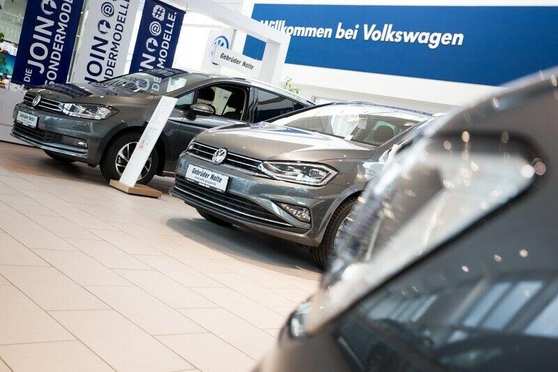 showroom-image-top