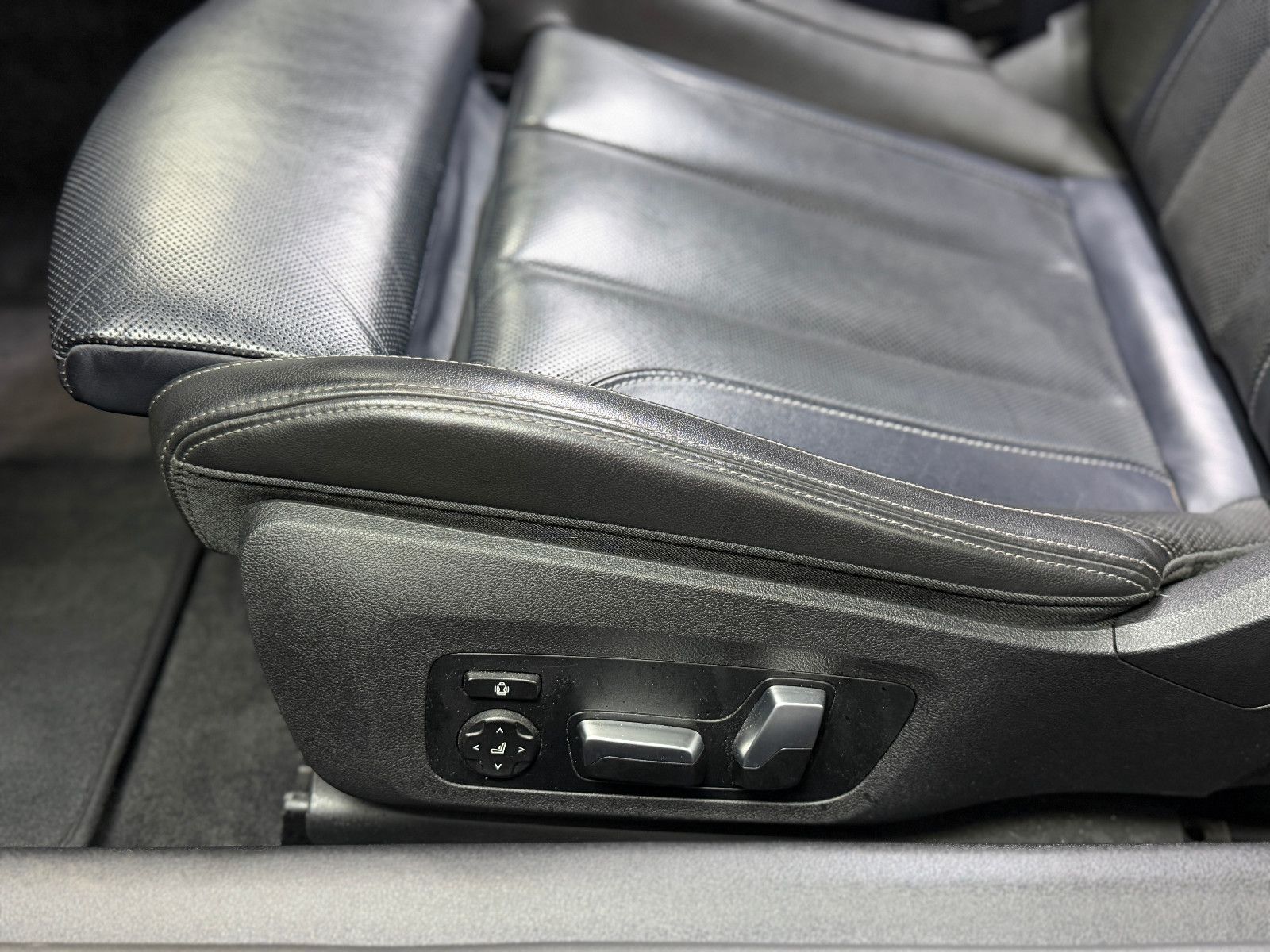 Fahrzeugabbildung BMW 840i xDrive M Sport|INDIVIDUAL|LASER|360|HUD