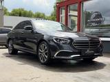 Mercedes-Benz E 300 e Lim. NAVI/LEDER/LED/GLASDACH/MEMORY/ - Mercedes-Benz E 300 in Bochum