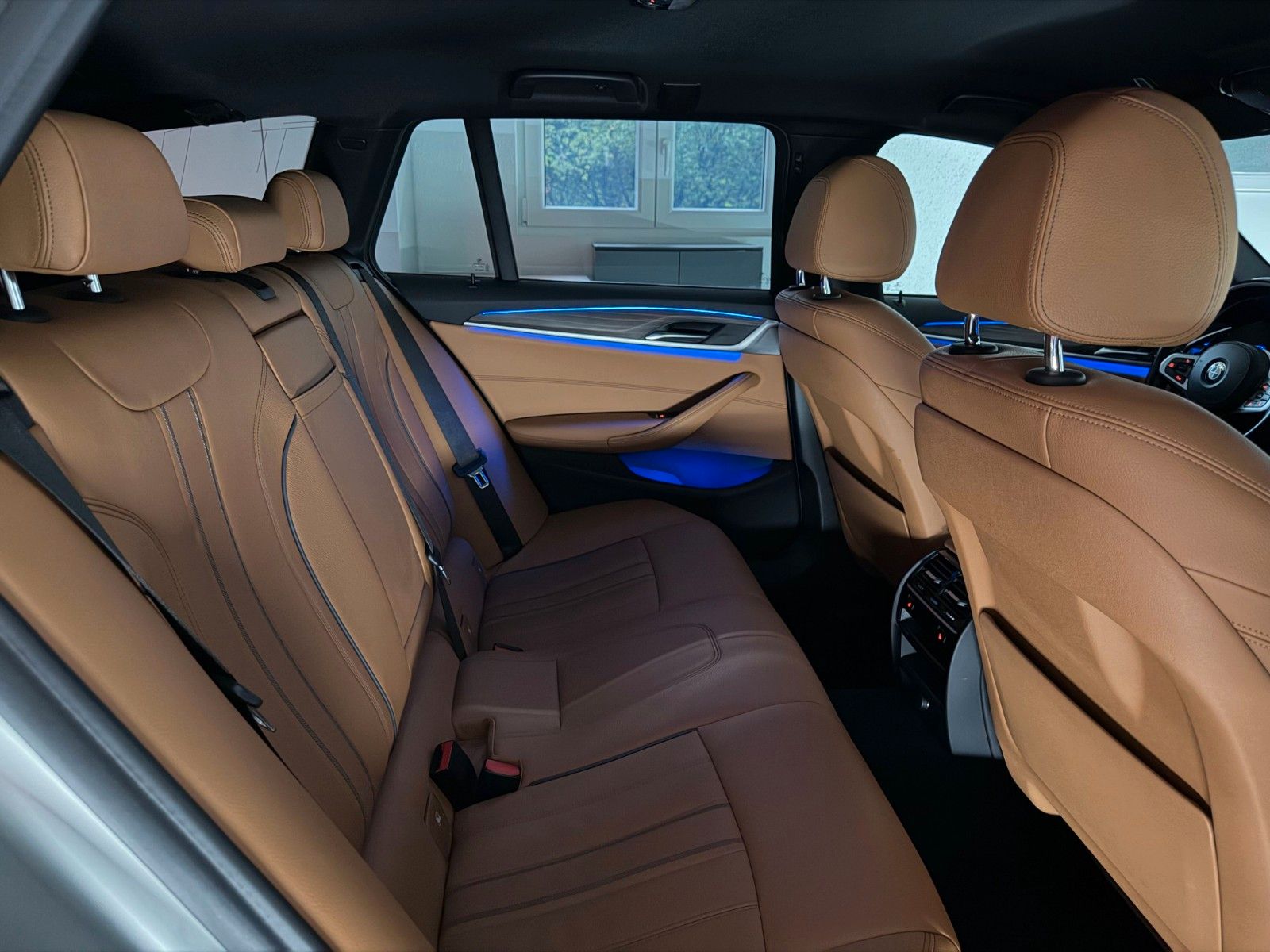 Fahrzeugabbildung BMW 530 d xDrive M SPORT/LED/HuD/FROZEN LACKIERUNG