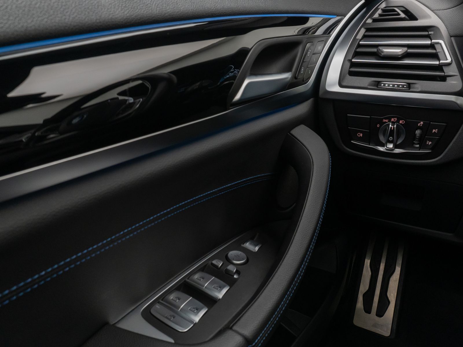 Fahrzeugabbildung BMW iX3 Impressive M Sport Panorama 360°HUD DAB H/K