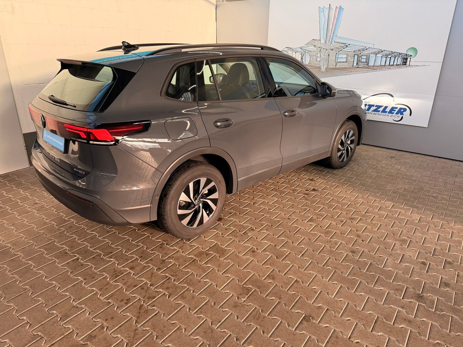 Fahrzeugabbildung Volkswagen Tiguan 1.5 TSI eHybrid +AHK+Kamera+DCC +IQ.Light