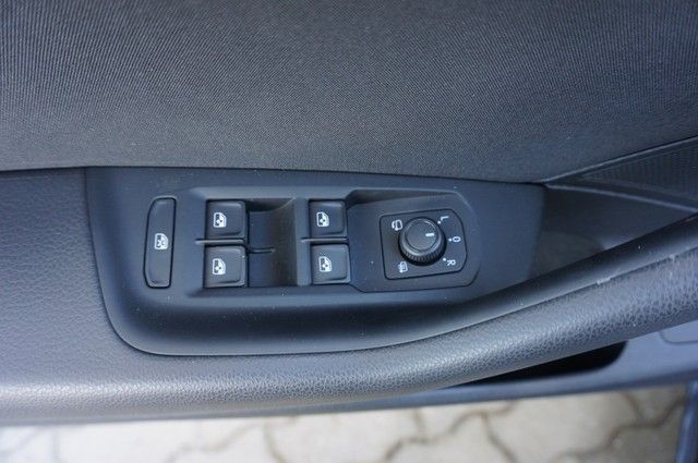 Fahrzeugabbildung Volkswagen Passat Variant TDI Business DSG LED AHK Navi ACC