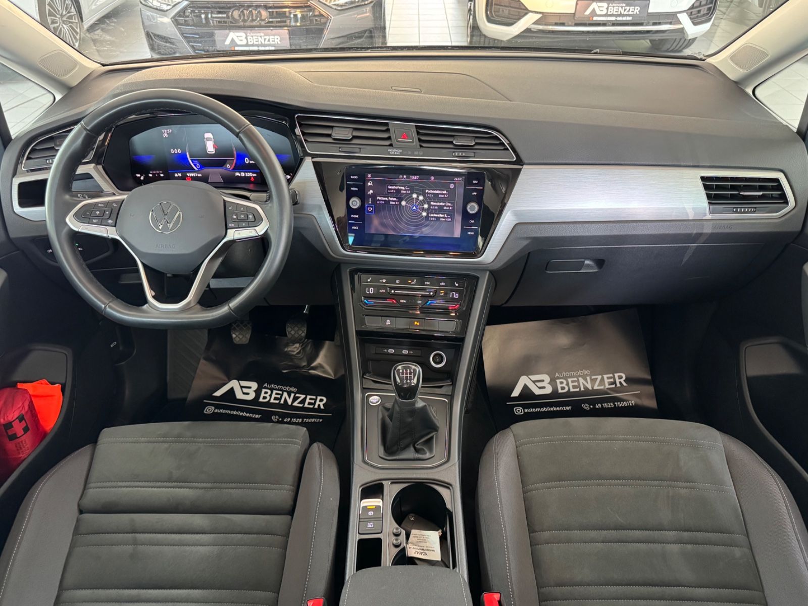 Fahrzeugabbildung Volkswagen Touran Comfortline/ACC/AHK/PDC/Navi/Massage/1H