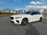 Volvo V60 T8 Twin Engine R-Design *Pano ACC AHK HUD* - Volvo V60 Gebrauchtwagen in Bremen
