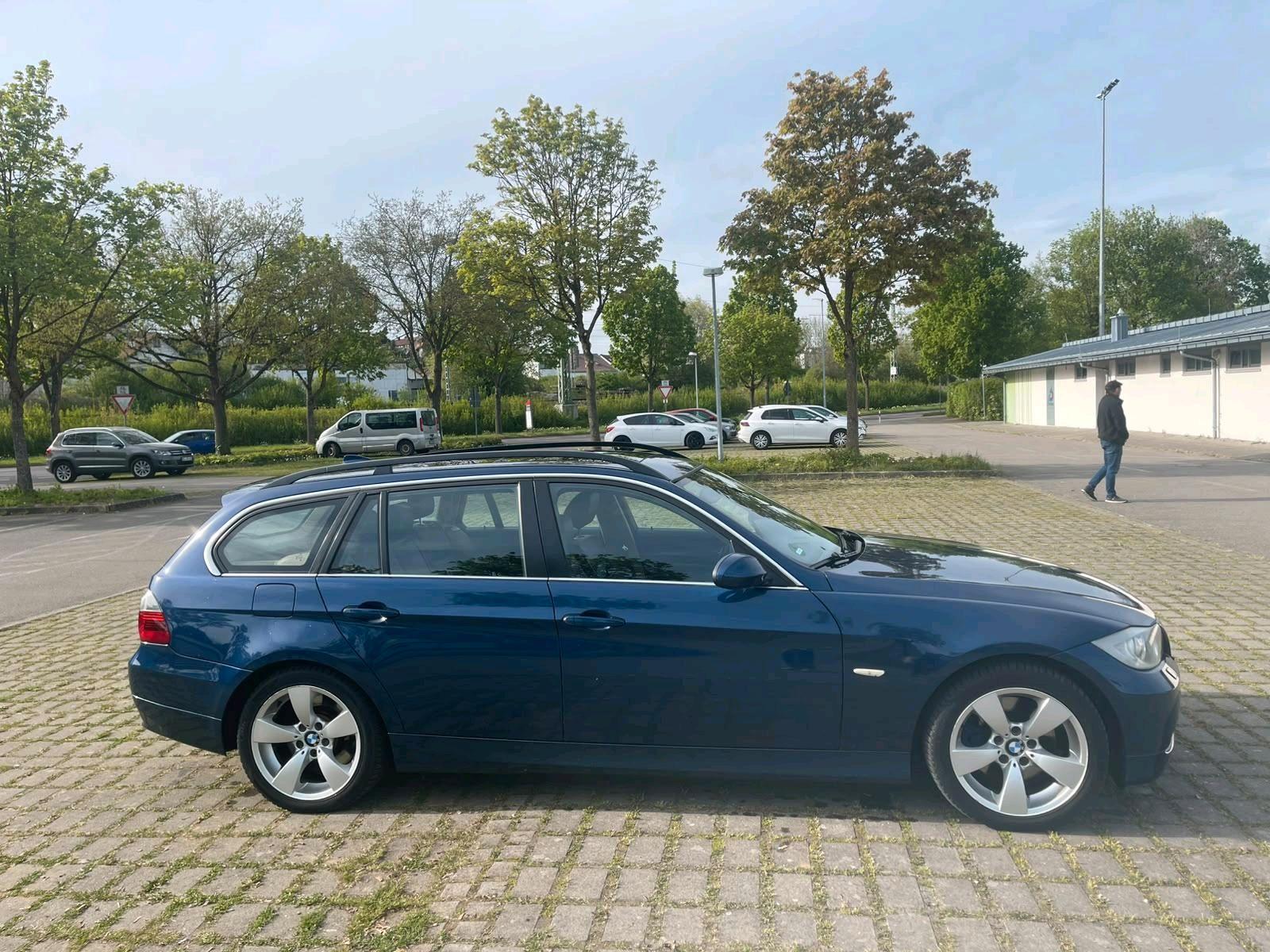 BMW 330 2006 — салон