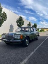 Mercedes-Benz W123 230e