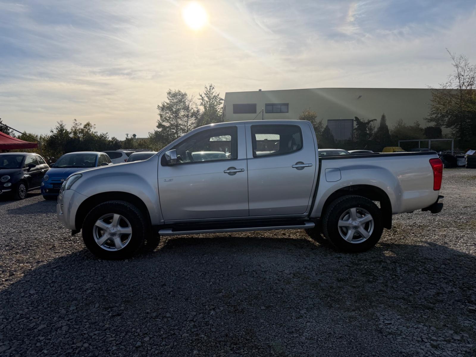 Isuzu D-Max Double Cabine 2.5 TD 163ch BVA - Attelage - Carnet entretien - Non fumeur