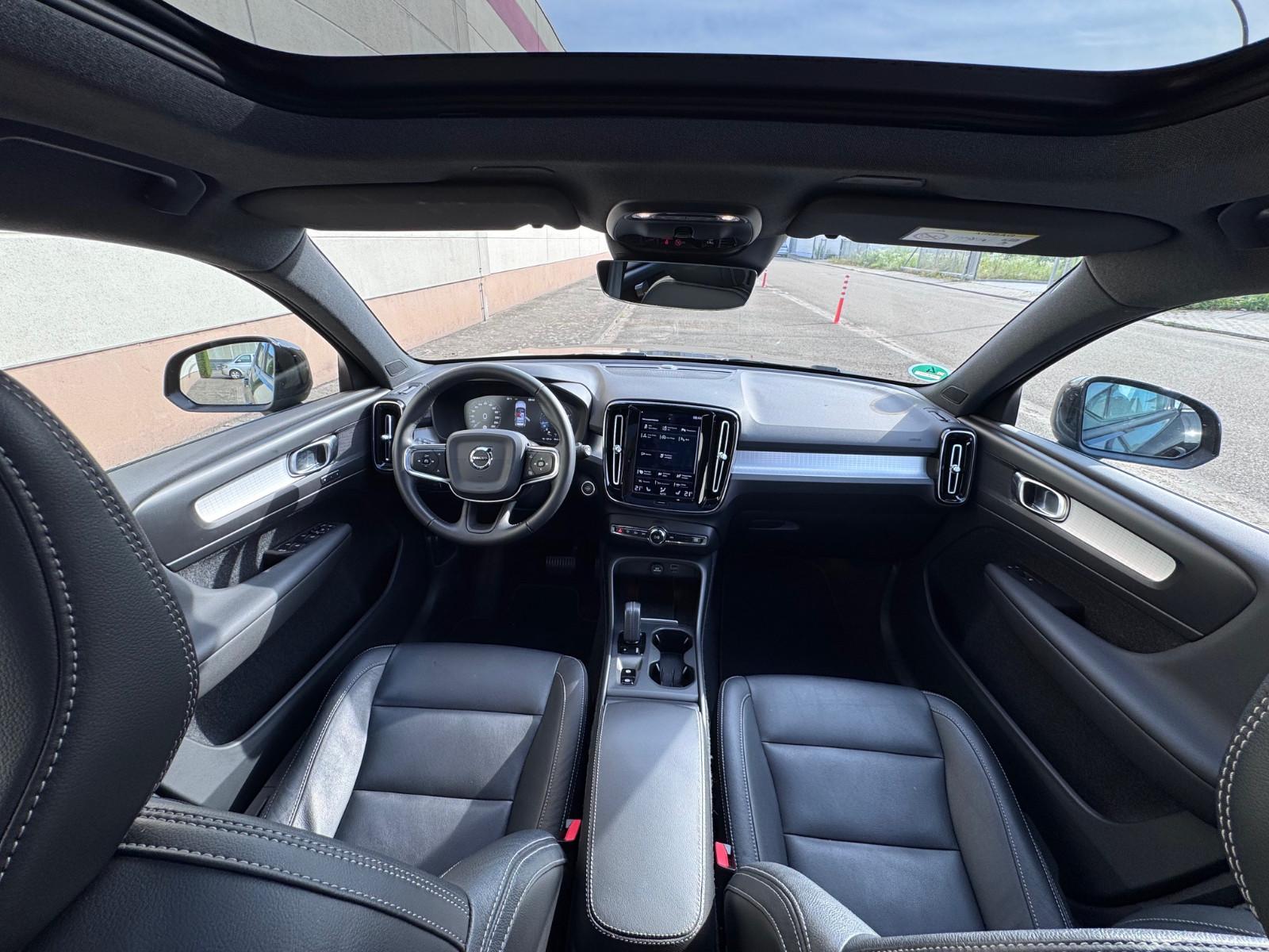 Volvo XC40 T4 Momentum Pro AWD LEDER+RADAR+PANO+360CAM