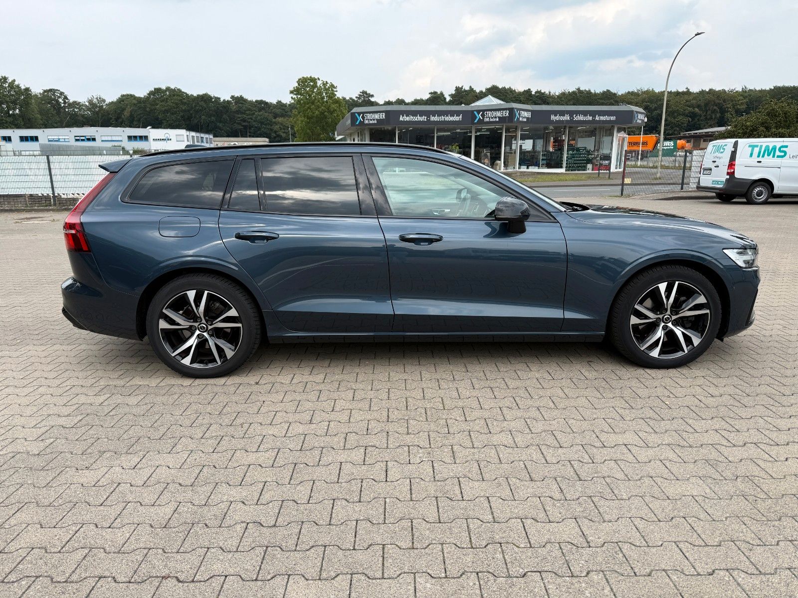 Fahrzeugabbildung Volvo V 60 Kombi Plus Dark