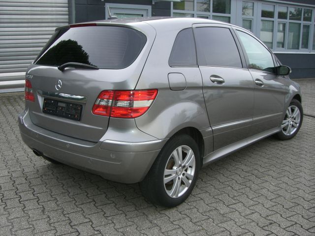 Mercedes-Benz B 200  1 2 3 4 5 6 7 8 9