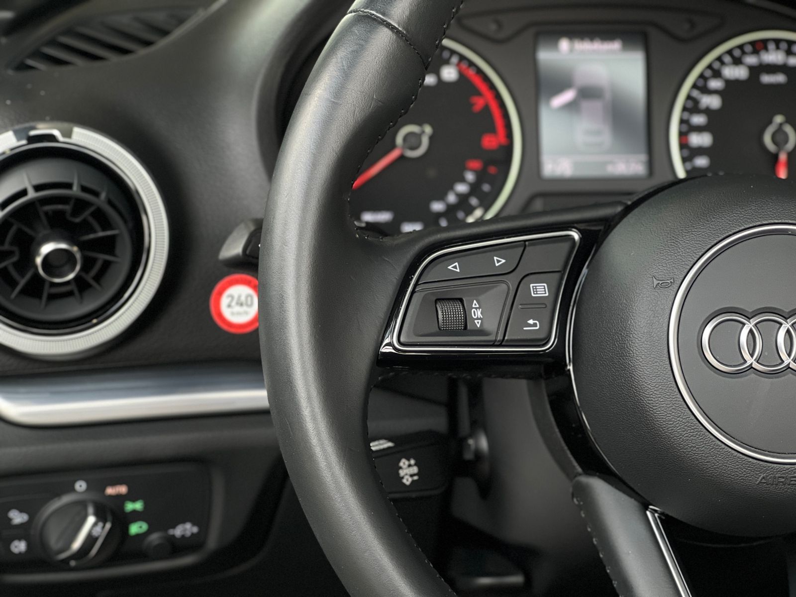 Fahrzeugabbildung Audi A3 Cabriolet  design 35 TFSI S tronic NAVI GRA S