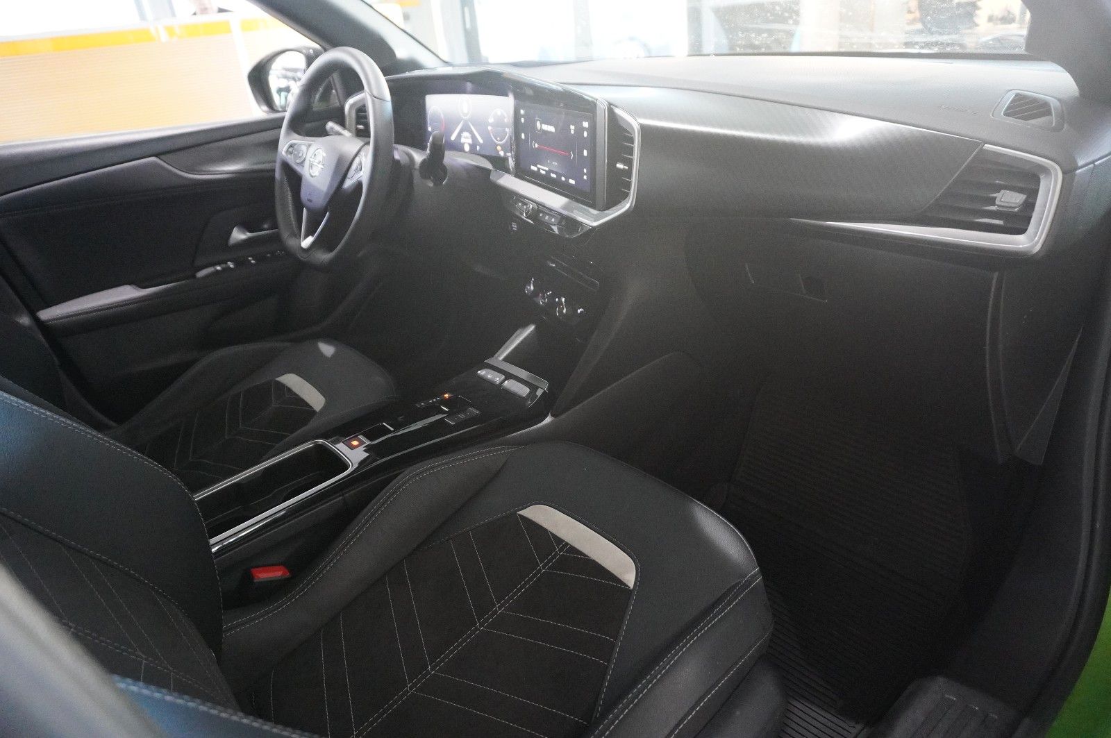 Fahrzeugabbildung Opel Mokka 1.2T ULTIMATE NAVI/LED/KAMERA/SPORT/DAB+