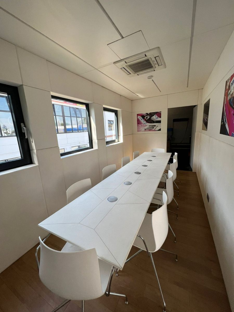 Fahrzeugabbildung Andere Einzigartiges Formel-1-Motorhome