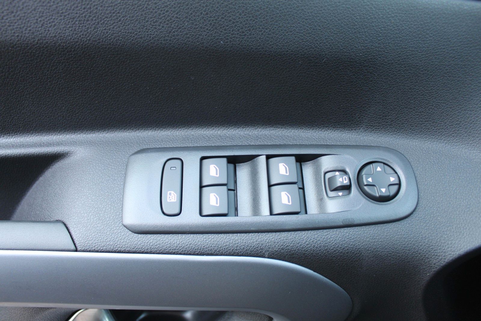 Fahrzeugabbildung Fiat Doblò Kombi 130PS Automatik 2x Schiebetür