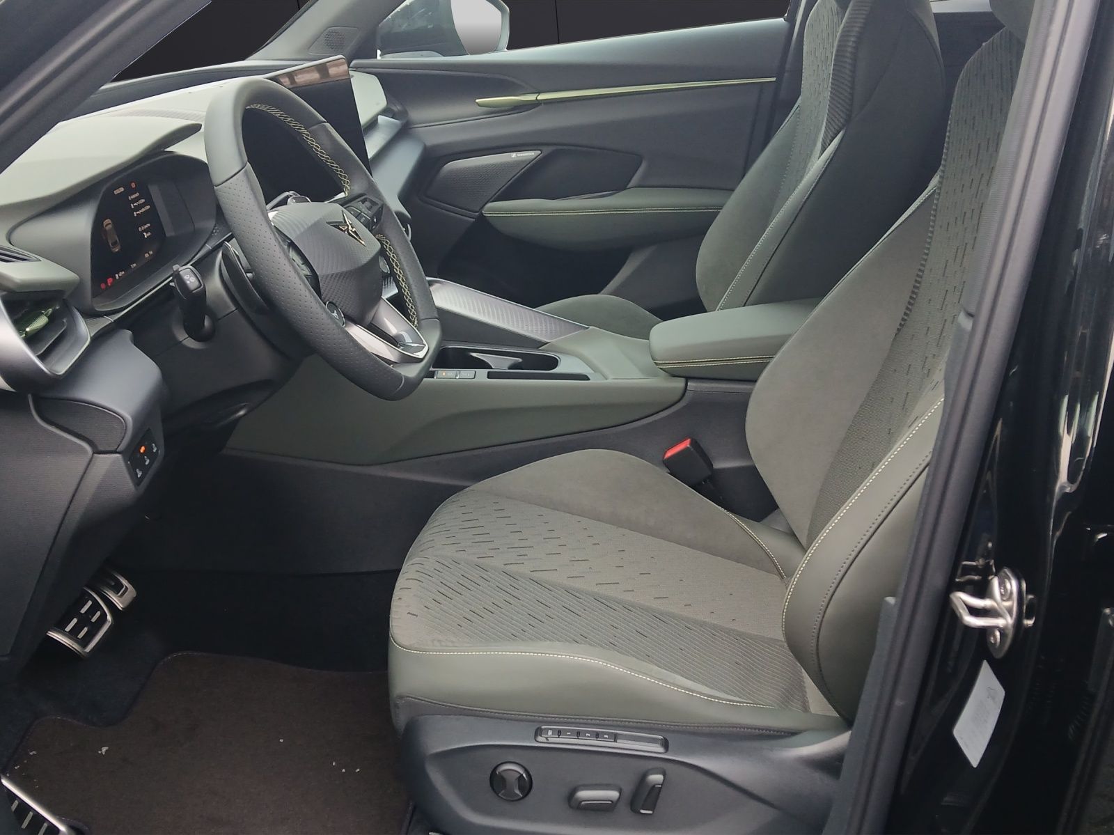 Fahrzeugabbildung CUPRA Terramar VZ e-Hybrid Tribe Matrix Sennh.AHK