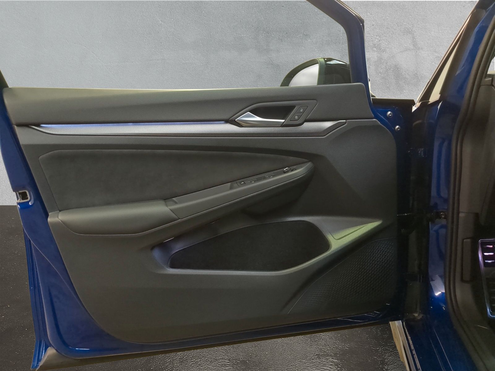 Fahrzeugabbildung Volkswagen Golf R-Line 1,5 eTSI 110kW 7-Gang DSG AHK