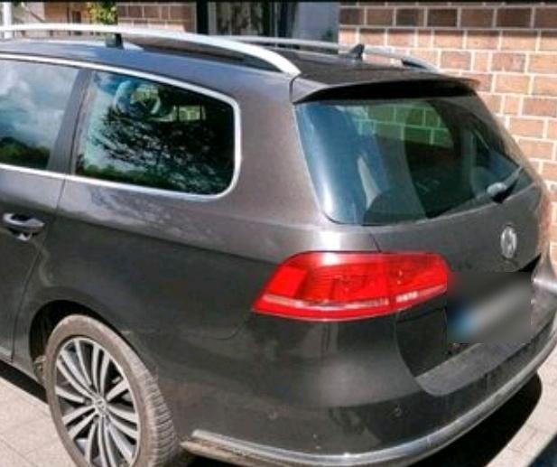 Volkswagen Passat 2011 — rear view