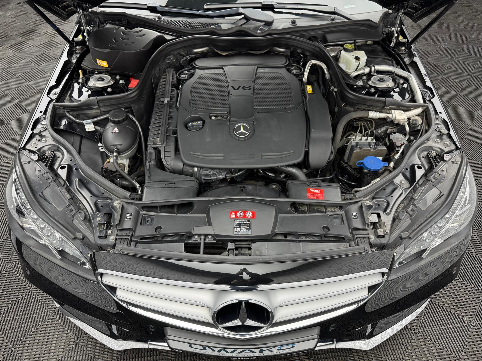 Fahrzeugabbildung Mercedes-Benz E 300 AMG V6 3.5L/PANO/HARMAN&KARDON/AHK/ILS/LED