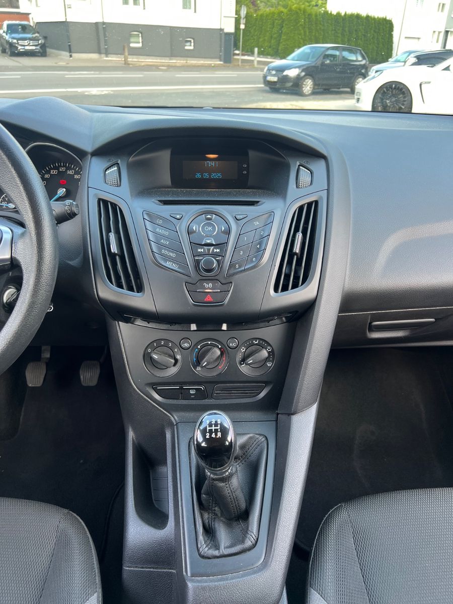 Fahrzeugabbildung Ford Focus Turnier 1.6 Ambiente
