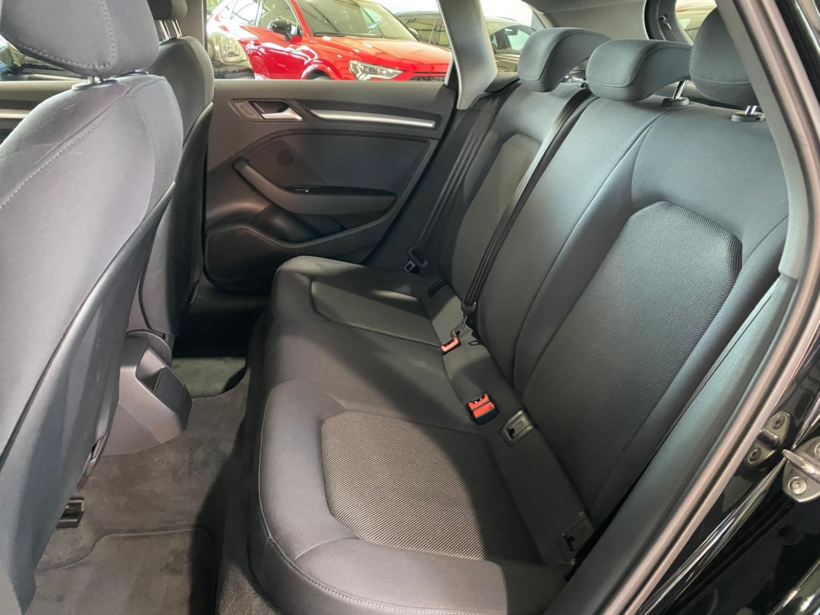 Fahrzeugabbildung Audi A3 30 TDI Sportback/Navi/LED/SH/