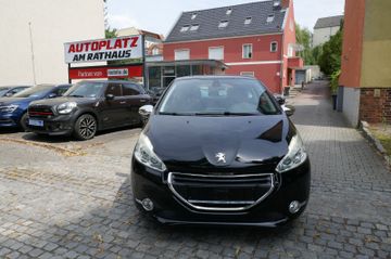 Fahrzeugabbildung Peugeot 208 Allure, Navi, Sitzheizung